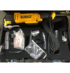 MÁY CẮT CẦM TAY 300W DEWALT DWE315K-B1