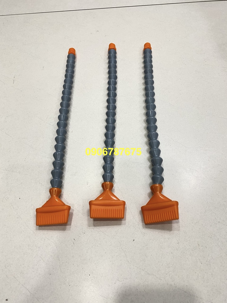 ỐNG TƯỚI NƯỚC NGUỘI REN 13MM DÀI 30CM DẸP 12 LỖ (1CÁI)